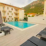 Celeste Hotel *